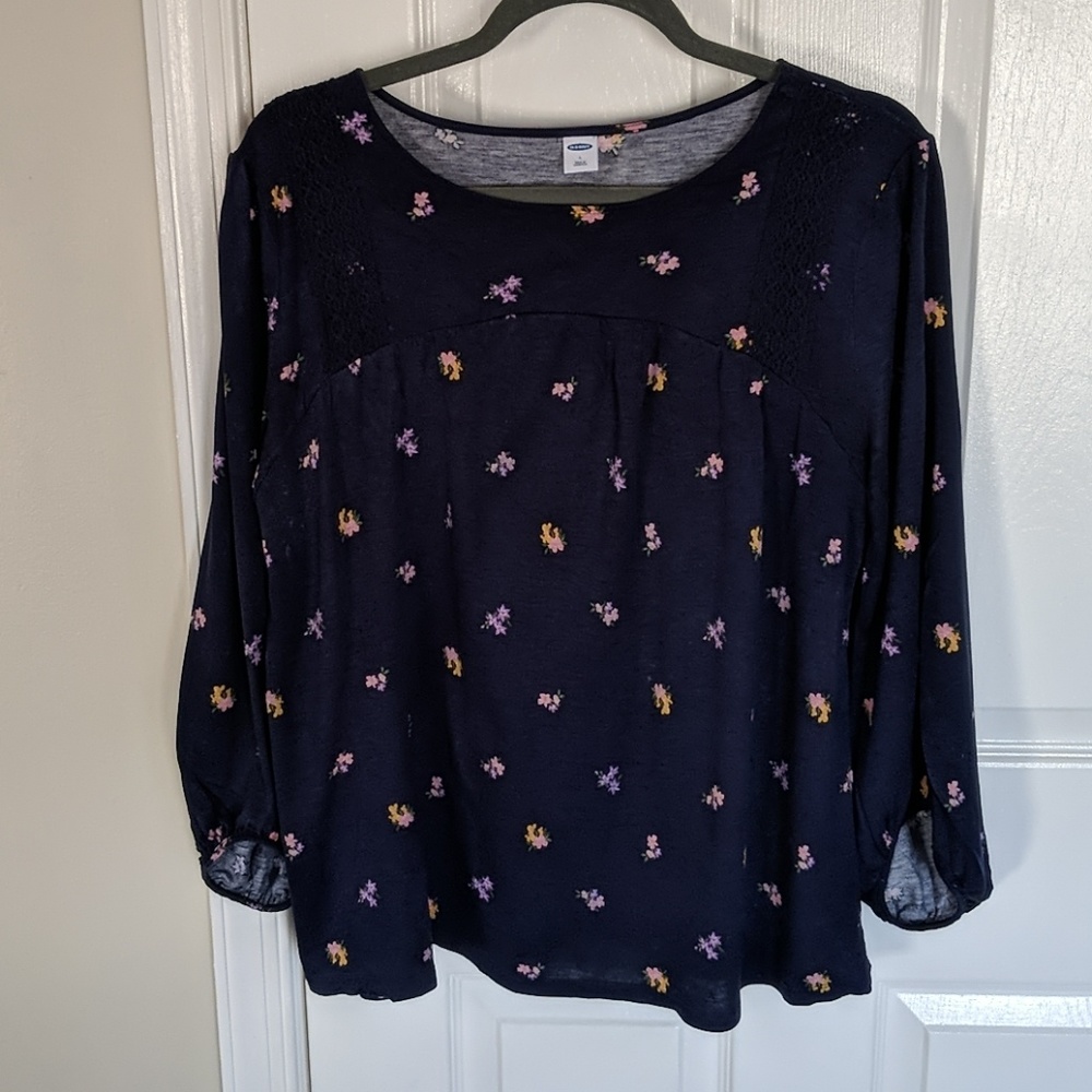 CCO Sale Old Navy floral blouse lace trim